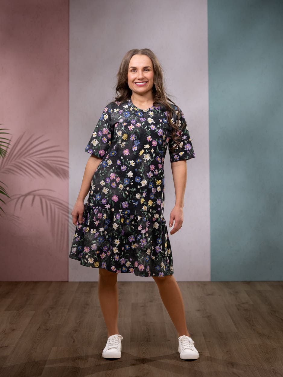 Versonpuoti Selma Mekko ss Kahvilassa musta/pastelli